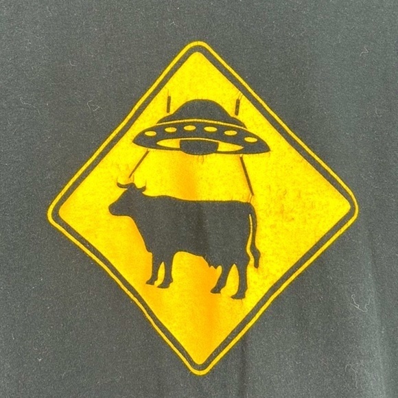 Canvas & Bella  - UFO Cattle Crossing Black And Yellow Short Sleeve T Shirt LG - Picture 8 of 10